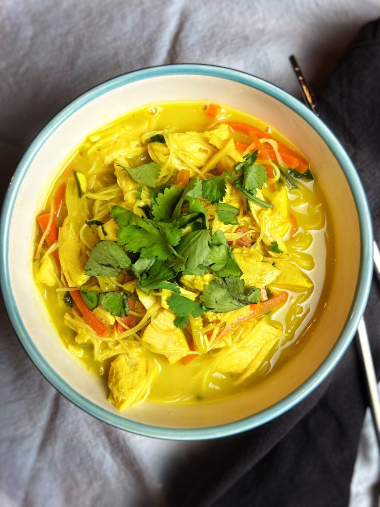 Sopa Thai de Pollo con Fideos de Nigella Lawson