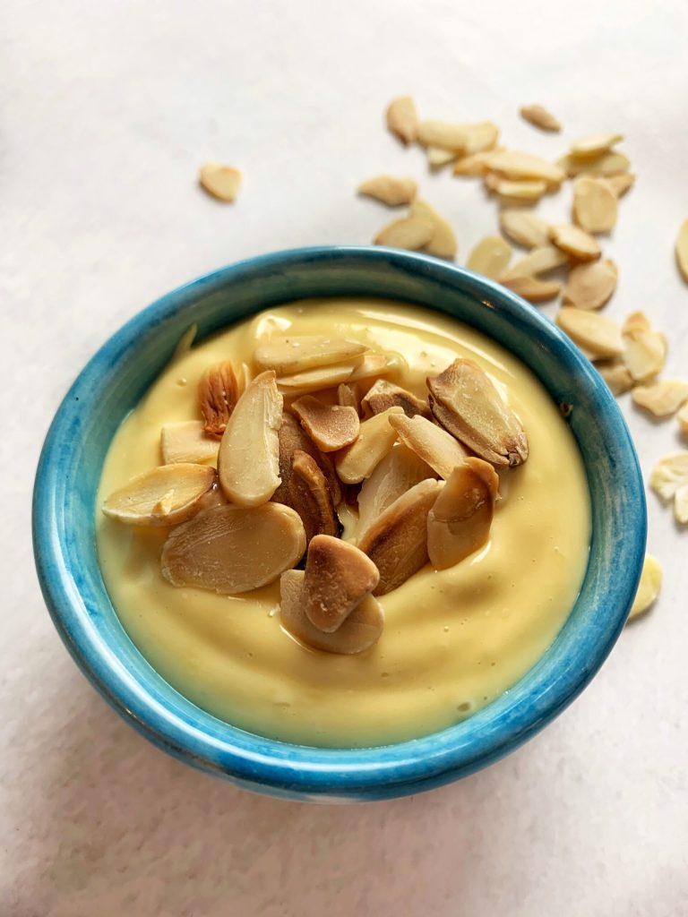 Nuestro Alioli ♡ con ajo rostizado y almendras tostadas