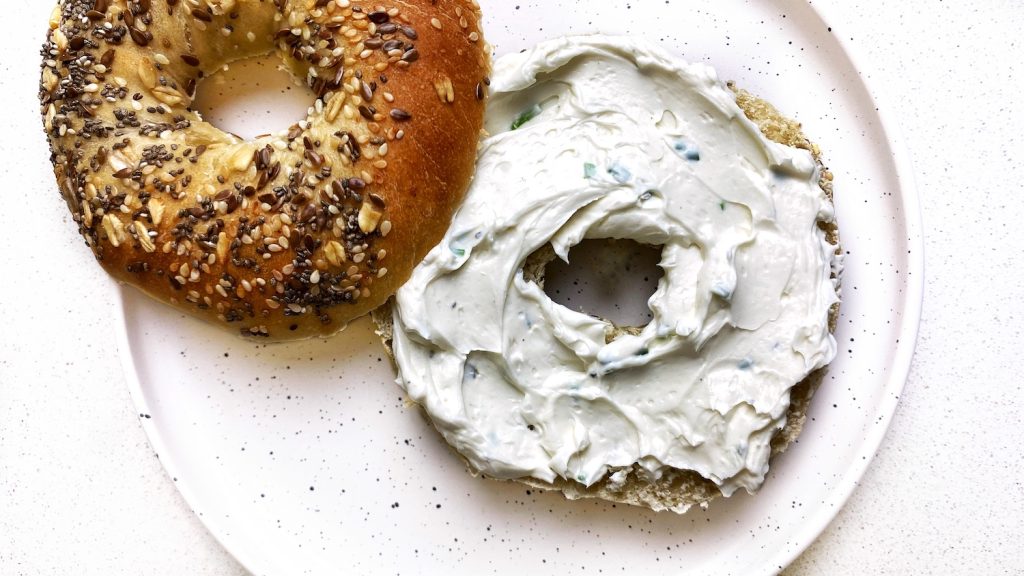 bagel queso crema