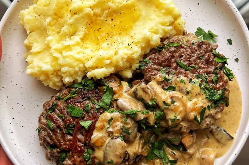 Carnitas de Hamburguesas con salsa de Champiñones